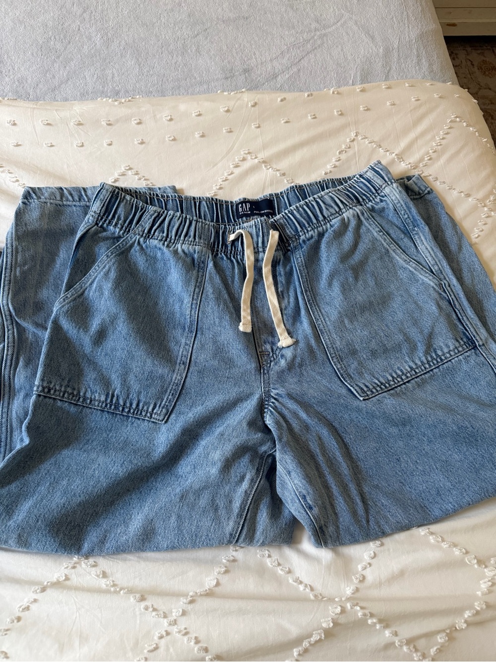 GAP Relaxed Light Blue Elastic-Waist Jeans - Picture 2 of 3